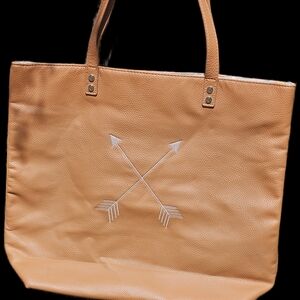 Thirty-One Around Town Tote Bag in Carmel With Arrows Embroidery